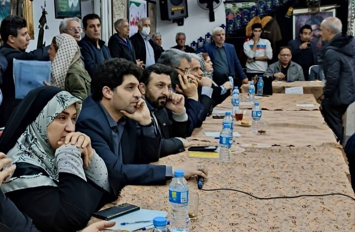 میز خدمت در ده‌ونک؛ مطالبات مردمی با حضور رفیعی پیگیری شد