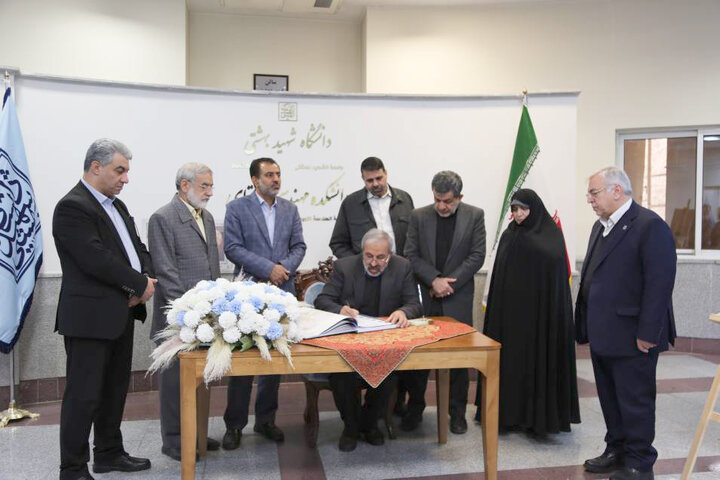 ادای احترام اعضای مجمع نمایندگان استان تهران به شهدای هسته‌ای جنگ ۱۲ روزه