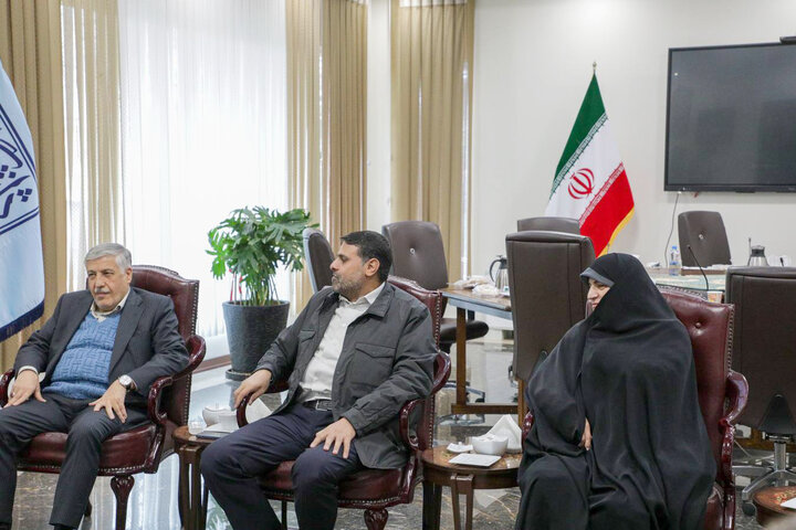 ادای احترام اعضای مجمع نمایندگان استان تهران به شهدای هسته‌ای جنگ ۱۲ روزه