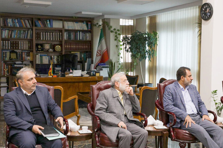 ادای احترام اعضای مجمع نمایندگان استان تهران به شهدای هسته‌ای جنگ ۱۲ روزه