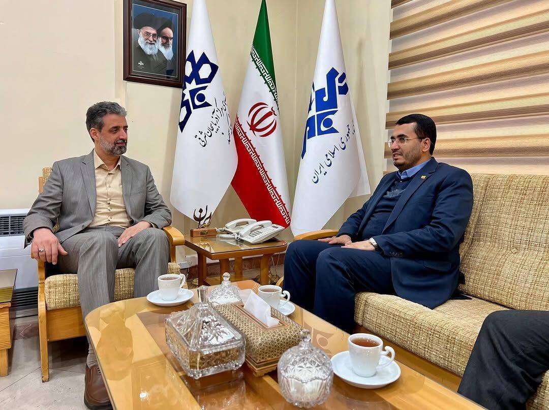 جلسه بررسی مسائل دانشگاه شهید مدنی با حضور نمایندگان تبریز /دیدار متفکرآزاد با ایوب نصیری