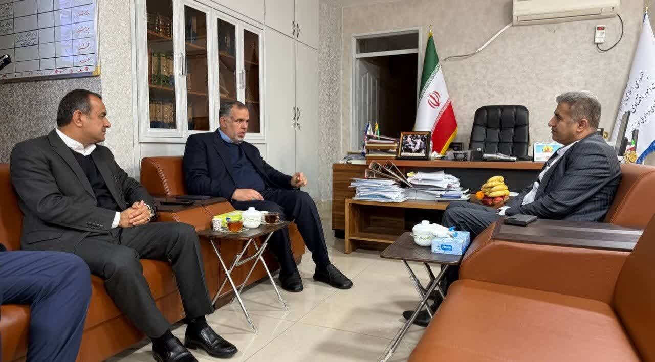 دیدار موسوی زاده با مدیرکل اقتصاد و دارایی خوزستان/ حق آلایندگی شهرهای مناطق نفتی افزایش یابد
