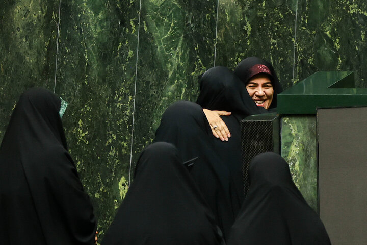 ناطقان میان دستور نشست علنی یکشنبه 30 آذرماه مجلس