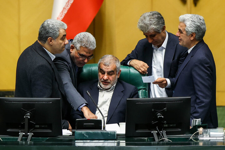 نشست علنی یکشنبه ۳۰ آذر ماه مجلس شورای اسلامی