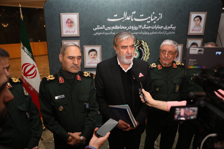 بازدید نمایندگان مجلس شورای اسلامی از نمایشگاه از جنایت تا عدالت