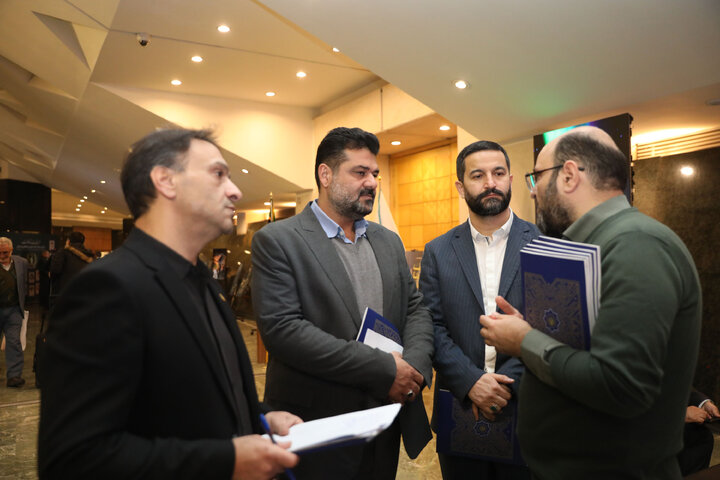 بازدید نمایندگان مجلس شورای اسلامی از نمایشگاه از جنایت تا عدالت