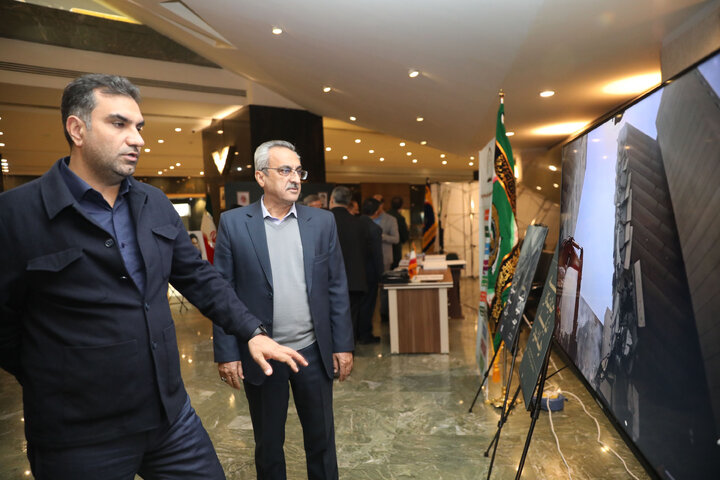 بازدید نمایندگان مجلس شورای اسلامی از نمایشگاه از جنایت تا عدالت