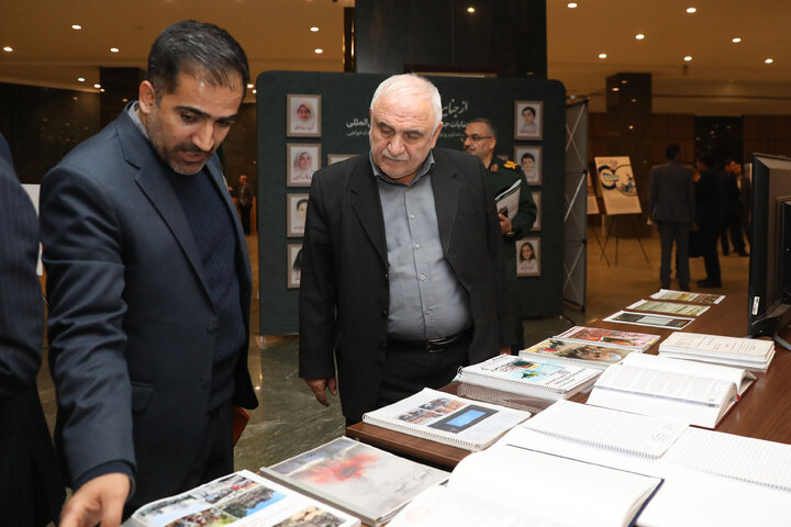 بازدید نمایندگان مجلس شورای اسلامی از نمایشگاه از جنایت تا عدالت