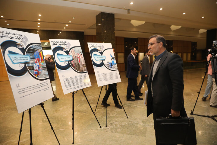 بازدید نمایندگان مجلس شورای اسلامی از نمایشگاه از جنایت تا عدالت