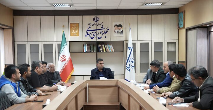 نشست پوردهقان با اعضای شورای کارگری معدن چادرملو