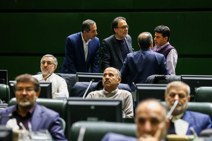 جلسه غیرعلنی نظارتی مجلس با حضور تیم اقتصادی دولت
