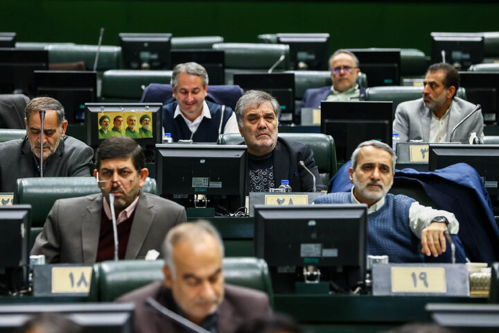 جلسه غیرعلنی نظارتی مجلس با حضور تیم اقتصادی دولت