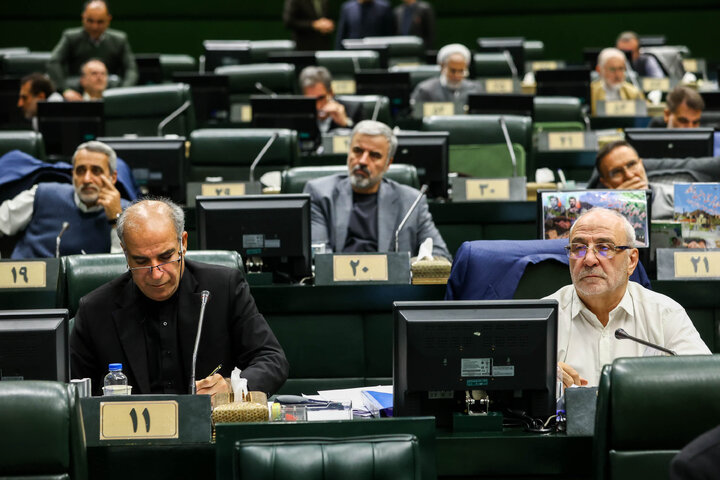 جلسه غیرعلنی نظارتی مجلس با حضور تیم اقتصادی دولت