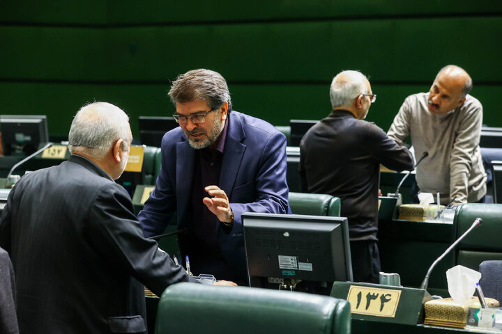 جلسه غیرعلنی نظارتی مجلس با حضور تیم اقتصادی دولت