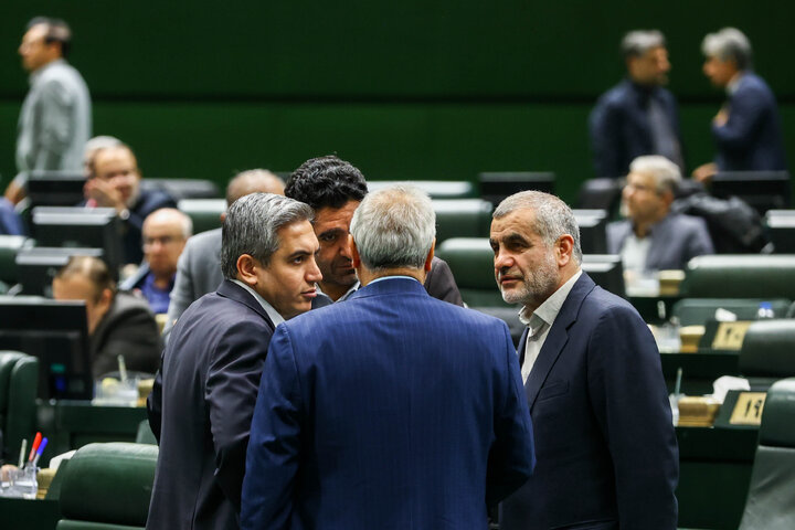 جلسه غیرعلنی نظارتی مجلس با حضور تیم اقتصادی دولت