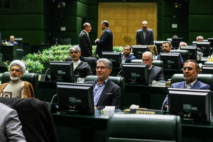 جلسه غیرعلنی نظارتی مجلس با حضور تیم اقتصادی دولت