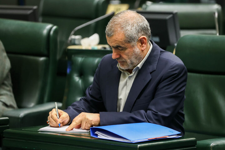 جلسه غیرعلنی نظارتی مجلس با حضور تیم اقتصادی دولت