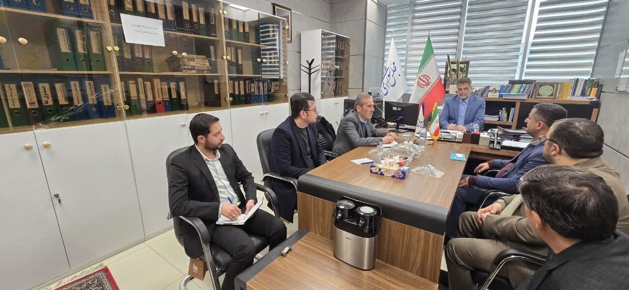 بررسی مسائل و مشکلات شرکت تعاونی هنرمندان سفال و سرامیک لالجین با حضور معاون وزیر صمت