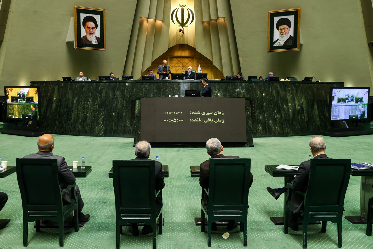 خانه ملت - جلسه غیرعلنی نظارتی مجلس با حضور تیم اقتصادی دولت