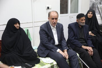 دیدار نایب‌رئیس مجلس با خانواده سه شهید دفاع مقدس در آران و بیدگل
