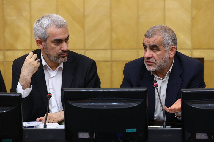 بررسی آثار تورمی افزایش ۲ درصدی مالیات بر ارزش افزوده در بودجه