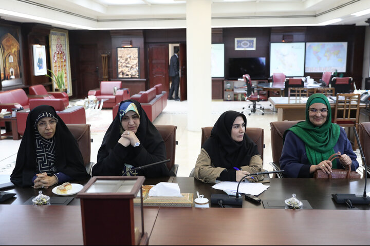 نشست اعضای فراکسیون زنان با وزیر راه و شهرسازی