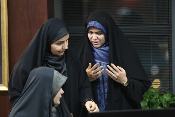 نشست اعضای فراکسیون زنان با وزیر راه و شهرسازی