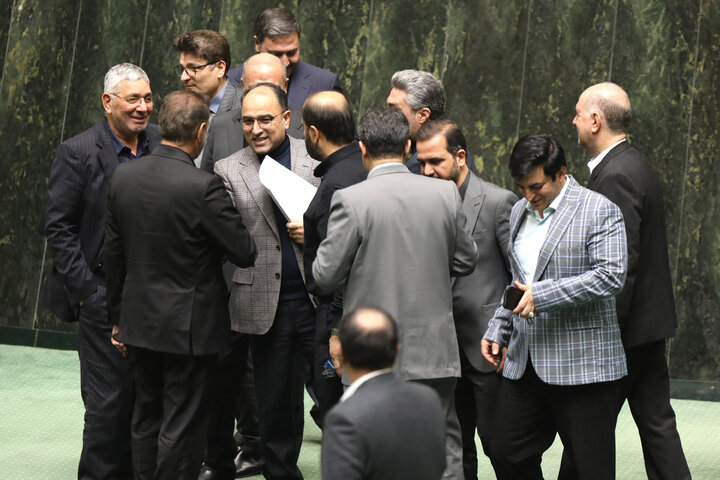 ناطقان میان دستور جلسه علنی ۳ دی ماه مجلس شورای اسلامی