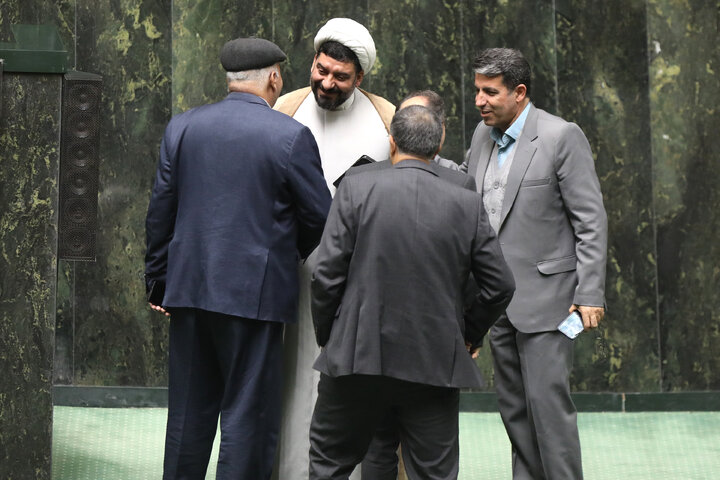 ناطقان میان دستور جلسه علنی ۳ دی ماه مجلس شورای اسلامی