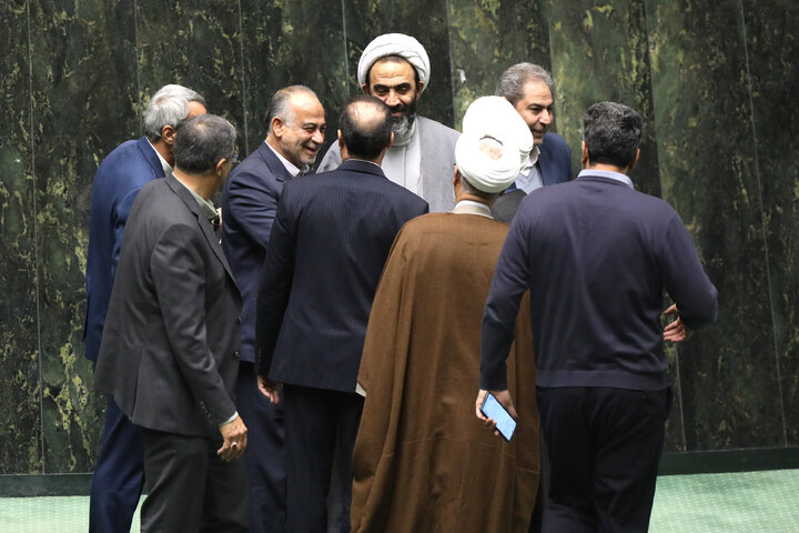 ناطقان میان دستور جلسه علنی ۳ دی ماه مجلس شورای اسلامی