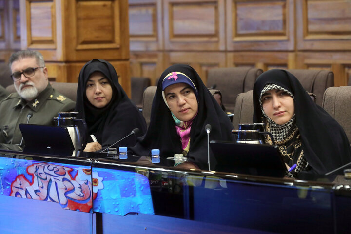 دیدار اعضای فراکسیون زنان مجلس با فرمانده ارتش