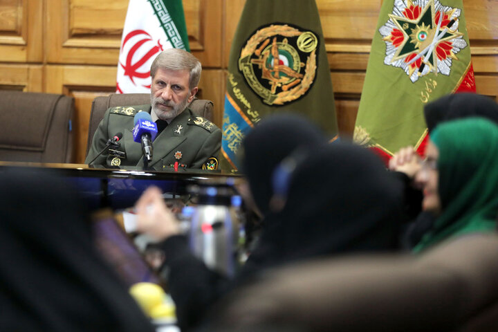 دیدار اعضای فراکسیون زنان مجلس با فرمانده ارتش