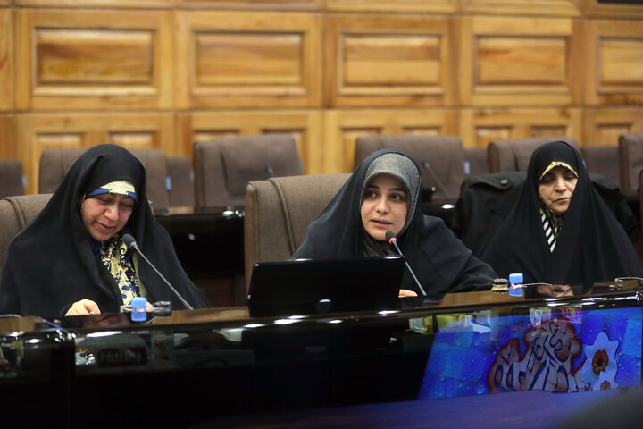 دیدار اعضای فراکسیون زنان مجلس با فرمانده ارتش