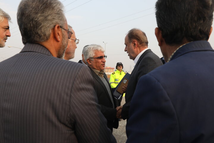 ادای احترام حاجی بابایی به شهدای شهر کاشان