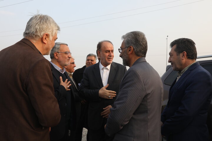 ادای احترام حاجی بابایی به شهدای شهر کاشان