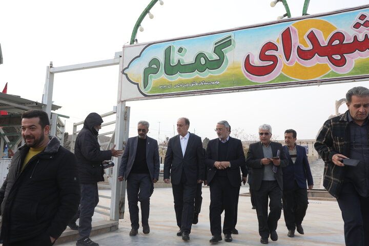 ادای احترام حاجی بابایی به شهدای شهر کاشان