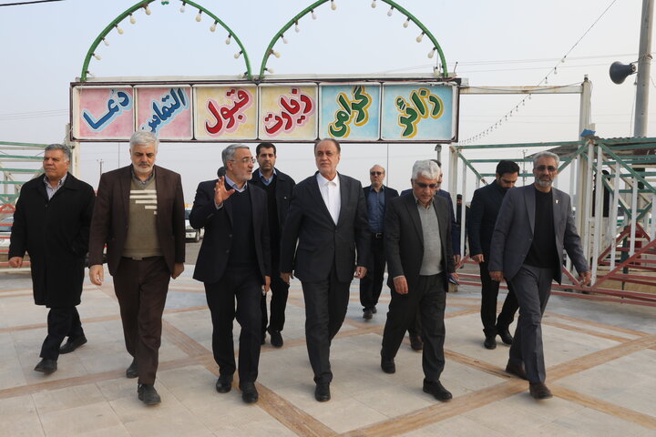 ادای احترام حاجی بابایی به شهدای شهر کاشان