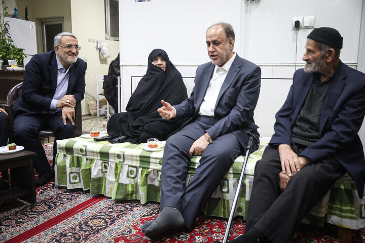 دیدار حاجی بابایی با خانواده شهیدان اربابی در آران و بیدگل