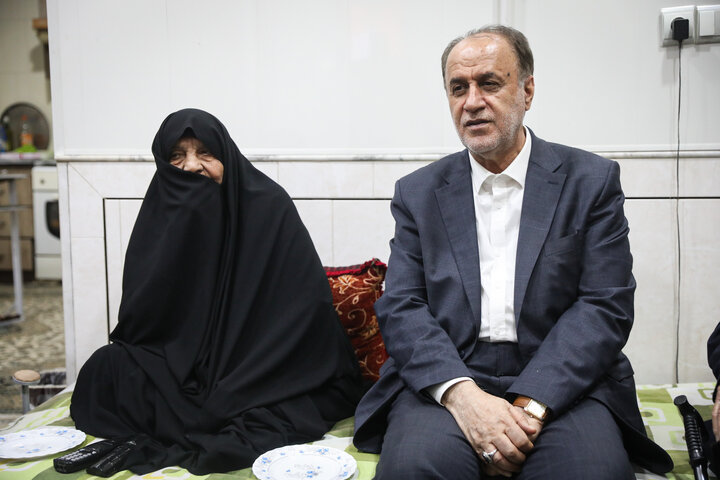 دیدار حاجی بابایی با خانواده شهیدان اربابی در آران و بیدگل