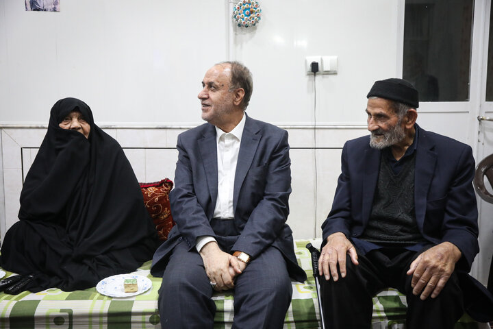 دیدار حاجی بابایی با خانواده شهیدان اربابی در آران و بیدگل