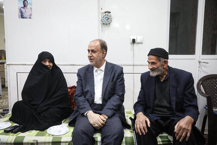 دیدار حاجی بابایی با خانواده شهیدان اربابی در آران و بیدگل