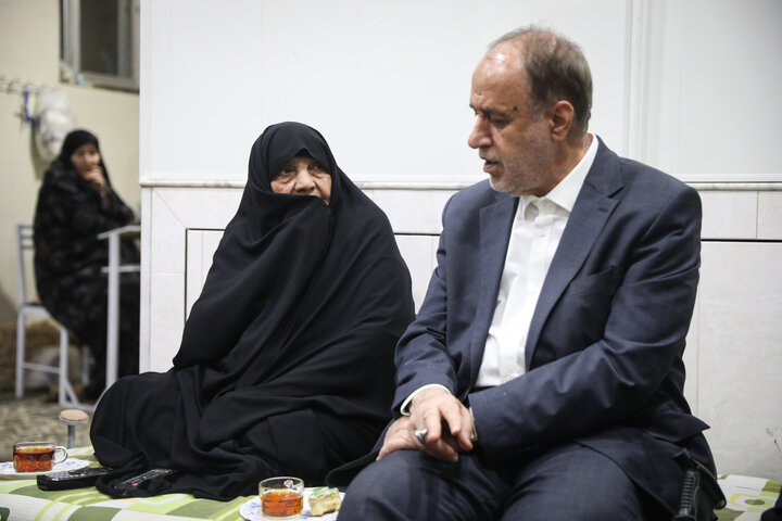 دیدار حاجی بابایی با خانواده شهیدان اربابی در آران و بیدگل