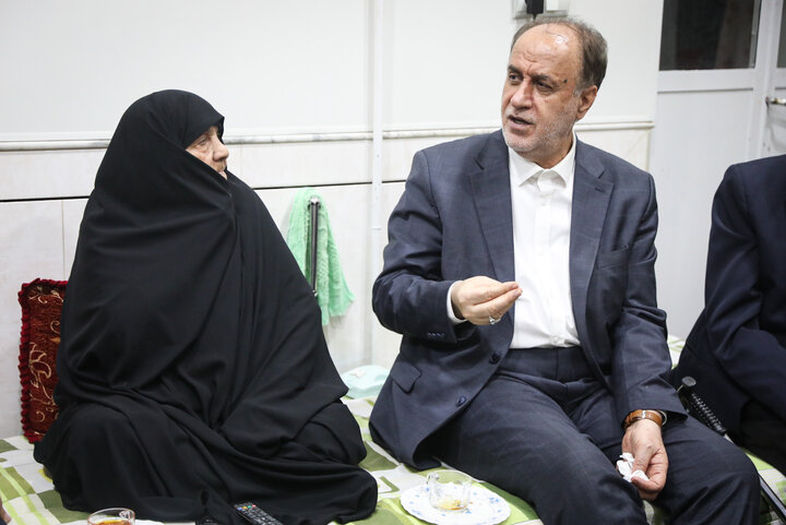 دیدار حاجی بابایی با خانواده شهیدان اربابی در آران و بیدگل