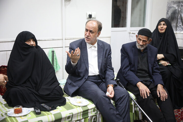 دیدار حاجی بابایی با خانواده شهیدان اربابی در آران و بیدگل