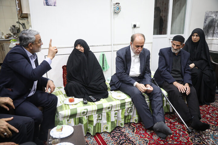 دیدار حاجی بابایی با خانواده شهیدان اربابی در آران و بیدگل