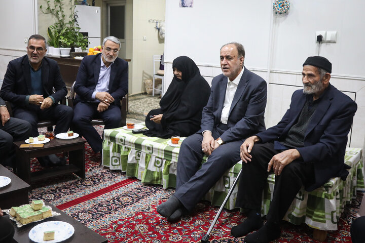 دیدار حاجی بابایی با خانواده شهیدان اربابی در آران و بیدگل