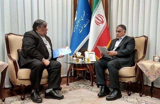 دیدار «فتح الله حسینی» با وزیر آموزش و پرورش/کمک ۲۵میلیاردی وزارت نفت برای کمک‌ به آموزش و پرورش سرپل ذهاب