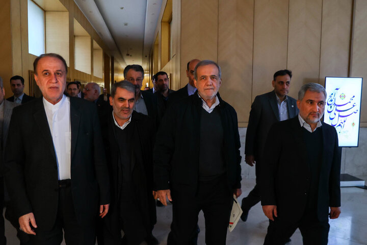 جلسه بررسی لایحه بودجه ۱۴۰۵ در صحن مجلس با حضور رئیس جمهور