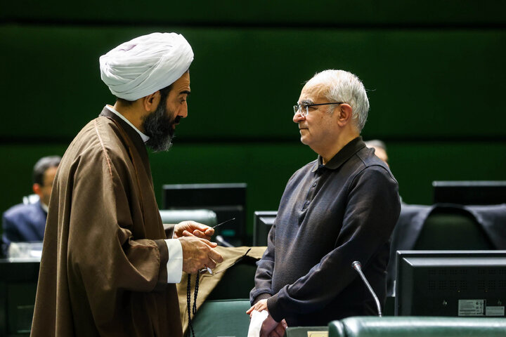 جلسه بررسی لایحه بودجه ۱۴۰۵ در صحن مجلس با حضور رئیس جمهور