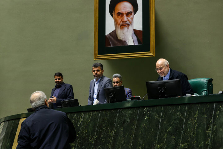 جلسه بررسی لایحه بودجه ۱۴۰۵ در صحن مجلس با حضور رئیس جمهور